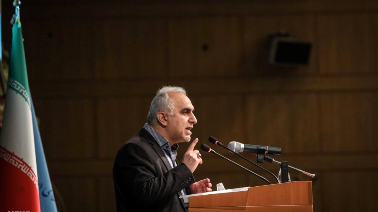 وزیر اقتصاد: تغییر خاصی در مبنای محاسبه نرخ ارز صورت نمی‌گیرد/ حسابداران برای ریشه‌کنی فساد نقش مهمی ایفا می‌کنند/ رئیس سازمان امور مالیاتی: حجم معافیت‌های مالیاتی بسیار بالاست