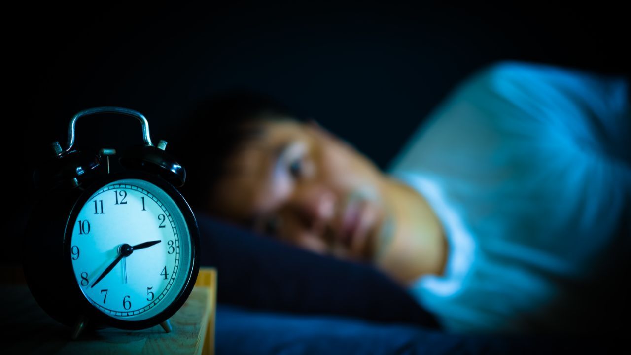 اگر هر شب در ساعت معینی از خواب می‌پرید، بخوانید