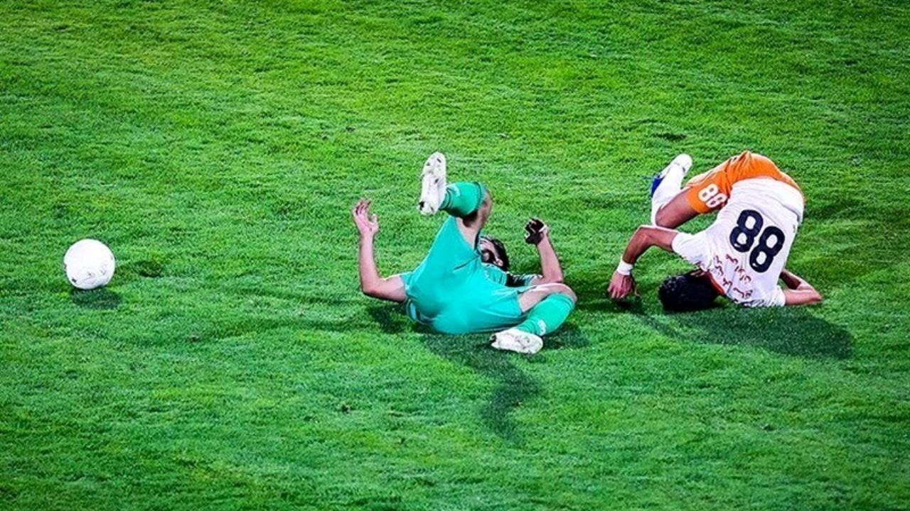 چرا لیگ برتر فوتبال ایران بی‌برنامه است؟/ چرا فدراسیون پاسخگو نیست؟/ چه مشکلاتی بازی‌های لیگ را به تعویق انداخت؟