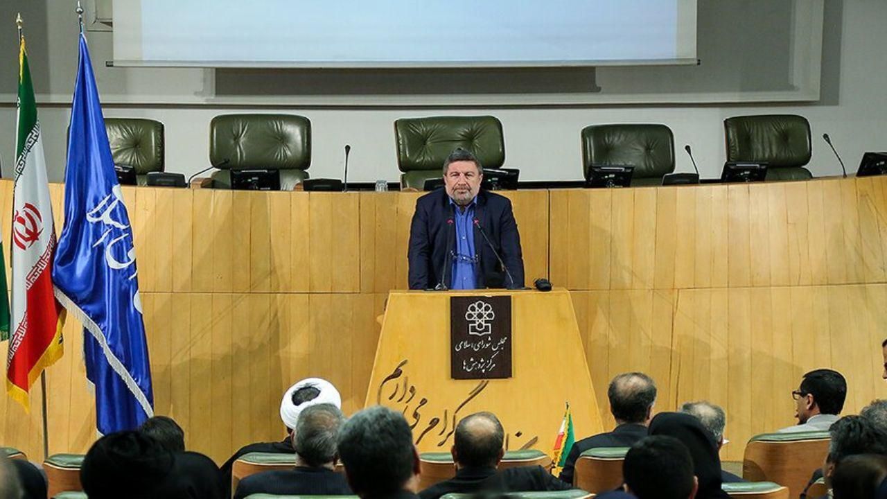 هر سال نمی‌توانیم نظام بانکداری را اصلاح کنیم/ دولت مجلس به بانک‌های دستورهای عجیب و غریب می‌دهند/ می‌گویند حتی حقوق کارمندان بانک حرام است/ کمیسیون اقتصادی 5 سرفصل را در دستور کار قرار داده است/ با قاچاق کالا مبارزه خواهیم کرد/ هرکس سرو کارش به بانک افتا