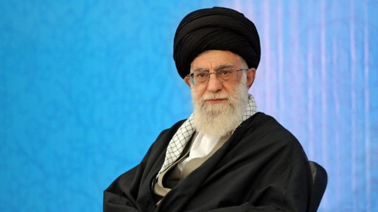 نماز از جمله نعمِ شگفتی‌ساز است/ با نماز، امن و سلامت روانی و نشاط را نصیب جامعه‌ سازیم
