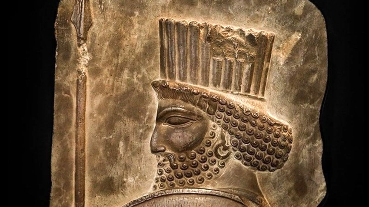 رونمایی و نمایش نقش برجسته سرباز هخامنشی در موزه مشاهیر برج میلاد