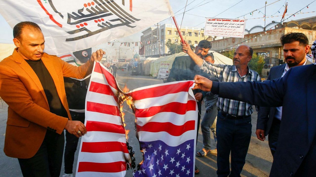 سفارت آمریکا در عراق به آتش کشیده شد + ویدئو