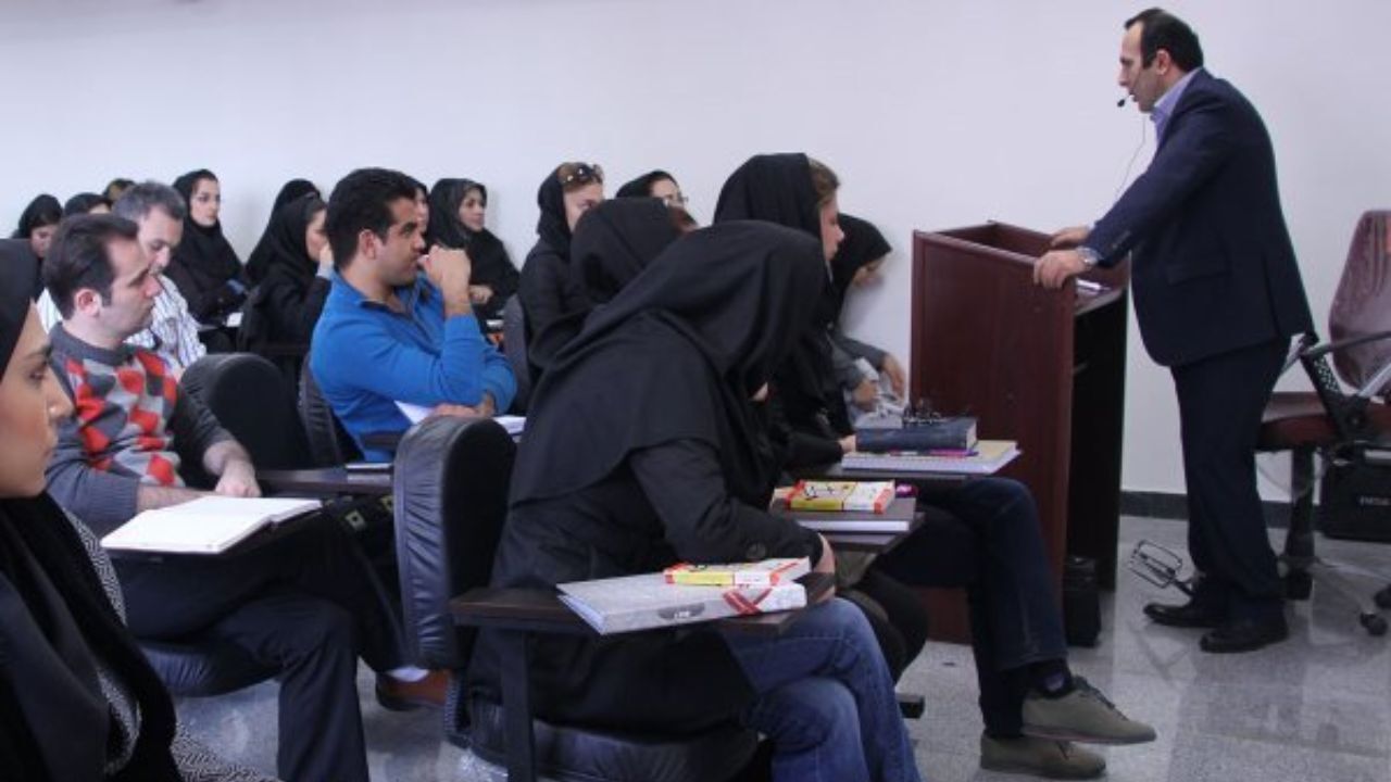 لزوم حمایت مالی دانشگاه از فعالیت‌های علمی اساتید بازنشسته