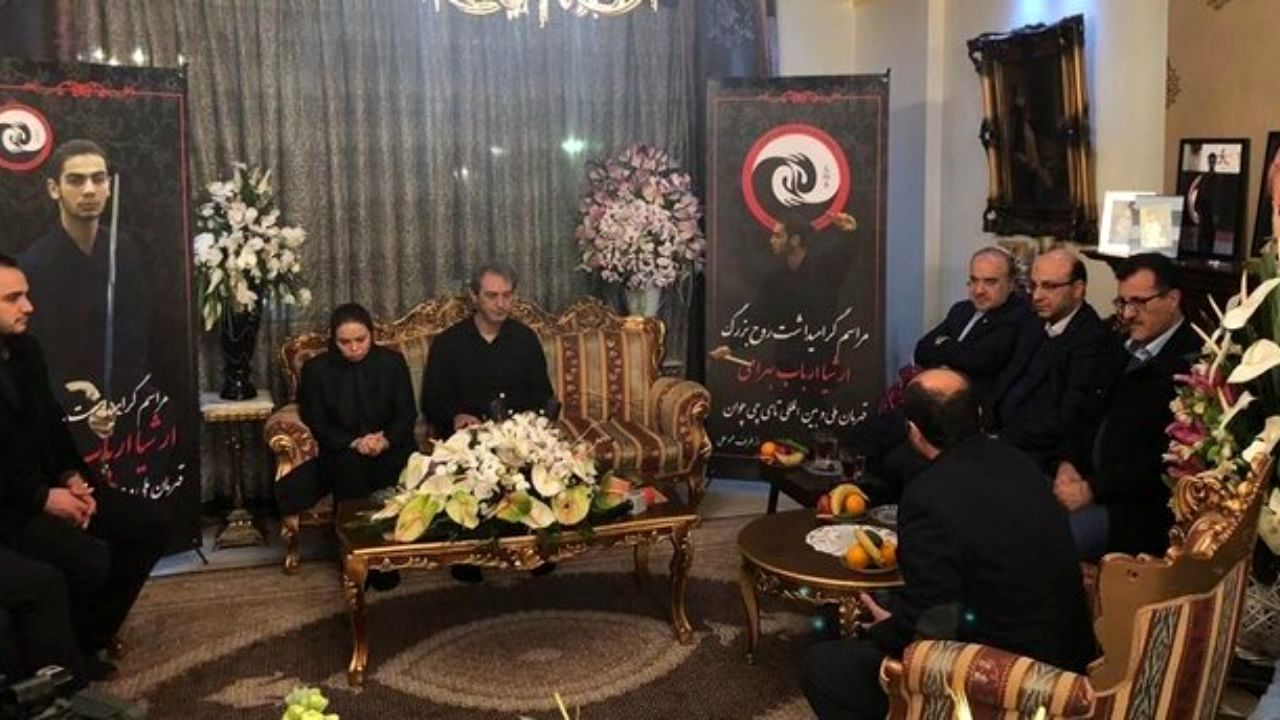 دیدار وزیر ورزش با خانواده ورزشکار قربانی سانحه سقوط هواپیمای اوکراینی