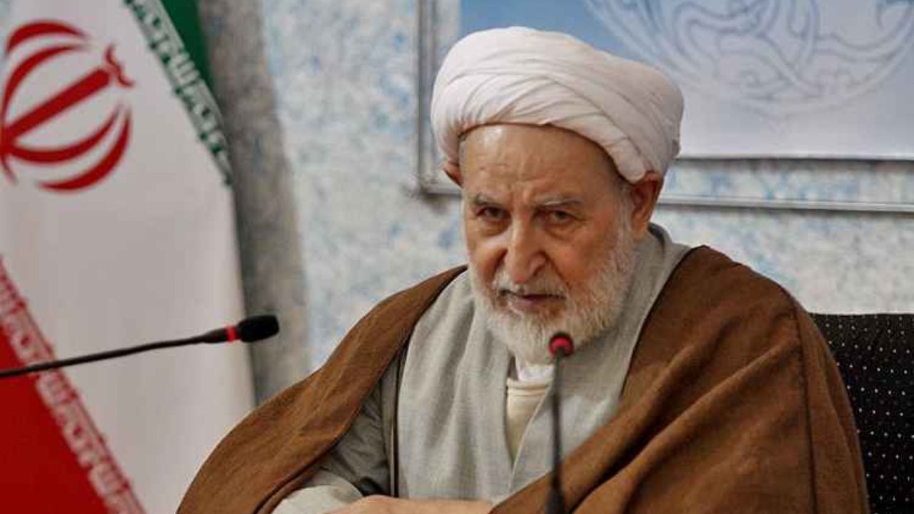 تشریفاتی شدن برخی روحانیون مایه تاسف است/ برخی از روحانیون زندگی پرتجملی را به هم زده اند 