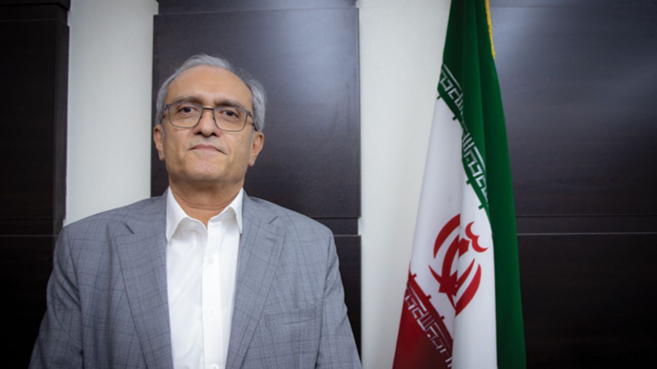 کمبود داروهای خارجی و تحت لیسانس در بازار/ قطع واردات برخی داروهای خارجی به کشور با تحریم آمریکا/ داروهایی که ارز 4200 تومانی دریافت کرده اند قاچاق می شوند