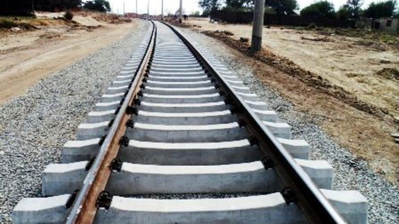 با حضور وزیر راه انجام شد بهره برداری از 56 طرح عمرانی ریلی با اعتبار 600 میلیارد تومانی