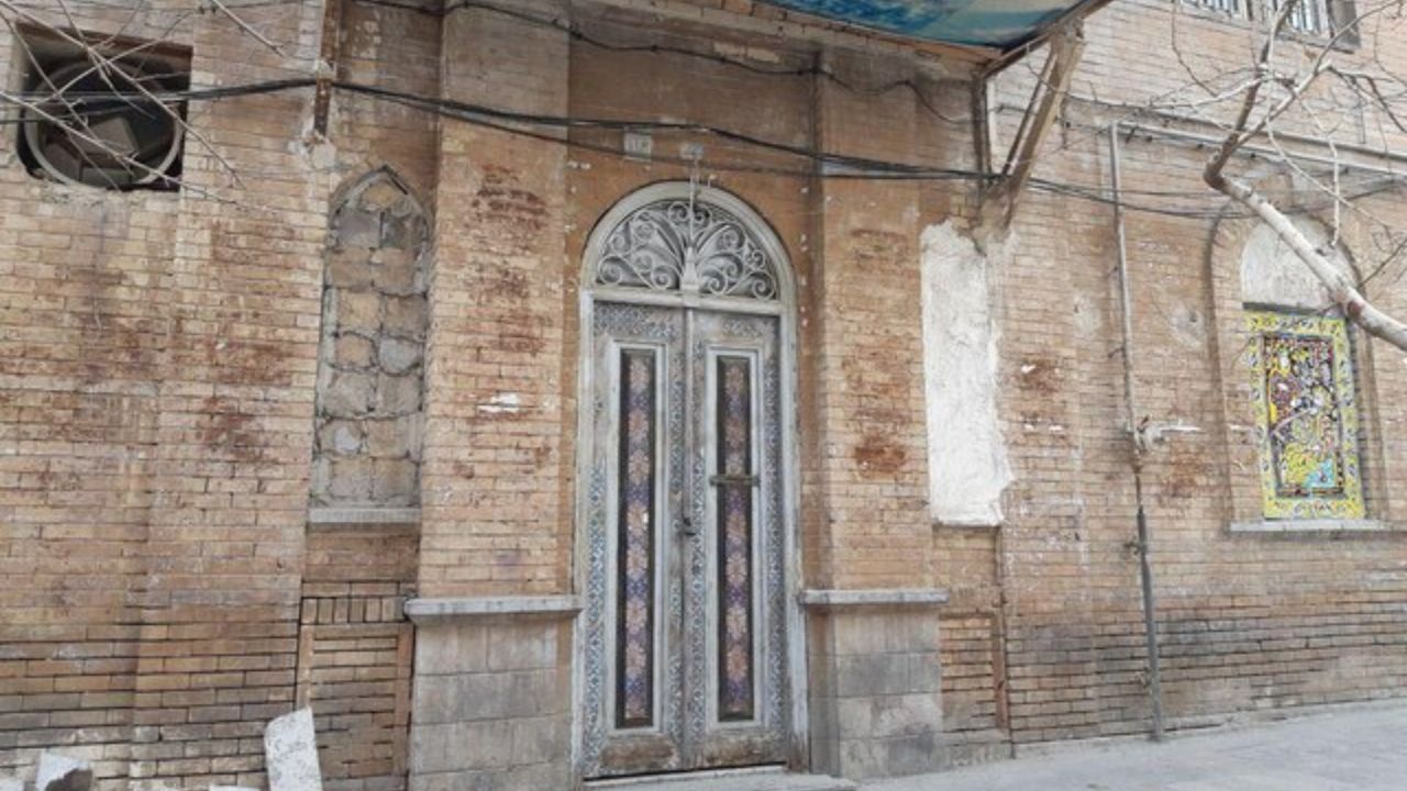 دفتر مجله «توفیق» را هم به لودر می‌سپارند