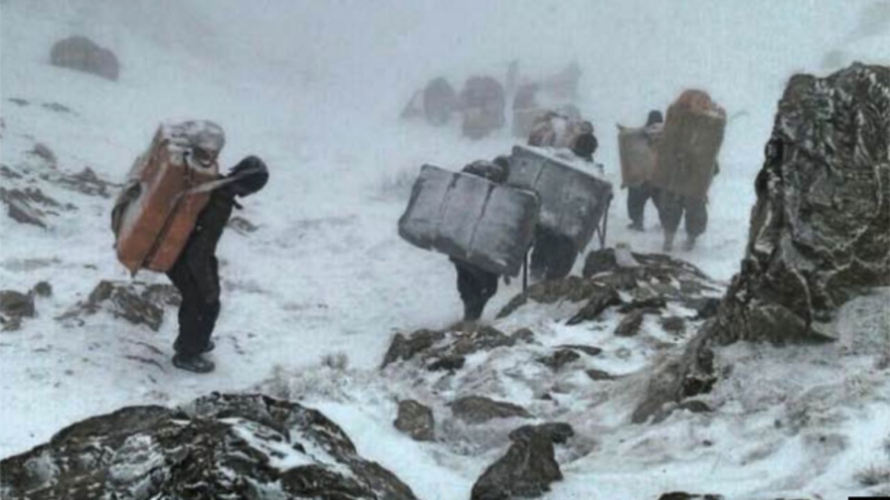 23 کولبر گم شده، پیدا شدند/ این بار به خیر گذشت، اما حادثه در کمین کولبران است