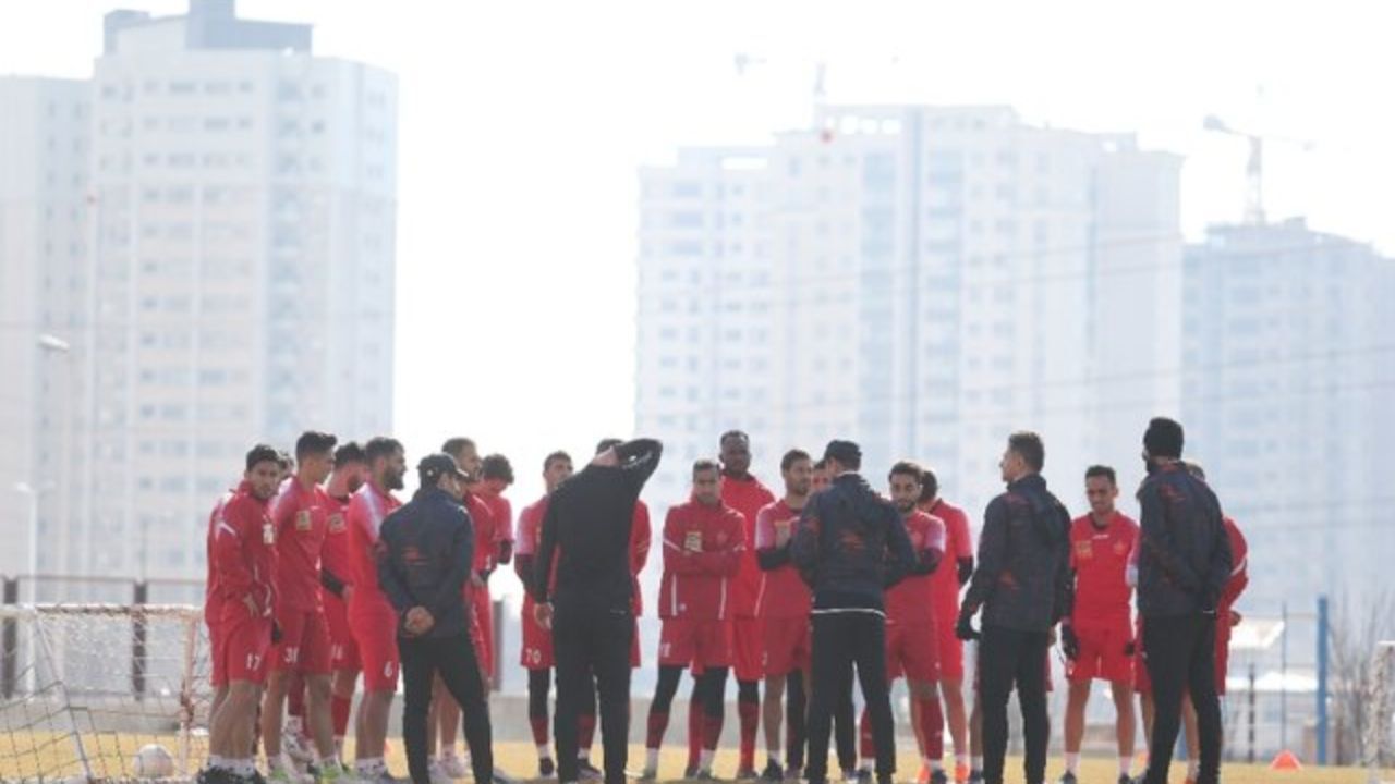 اعتصاب بازیکنان پرسپولیس با میانجیگری یحیی پایان یافت