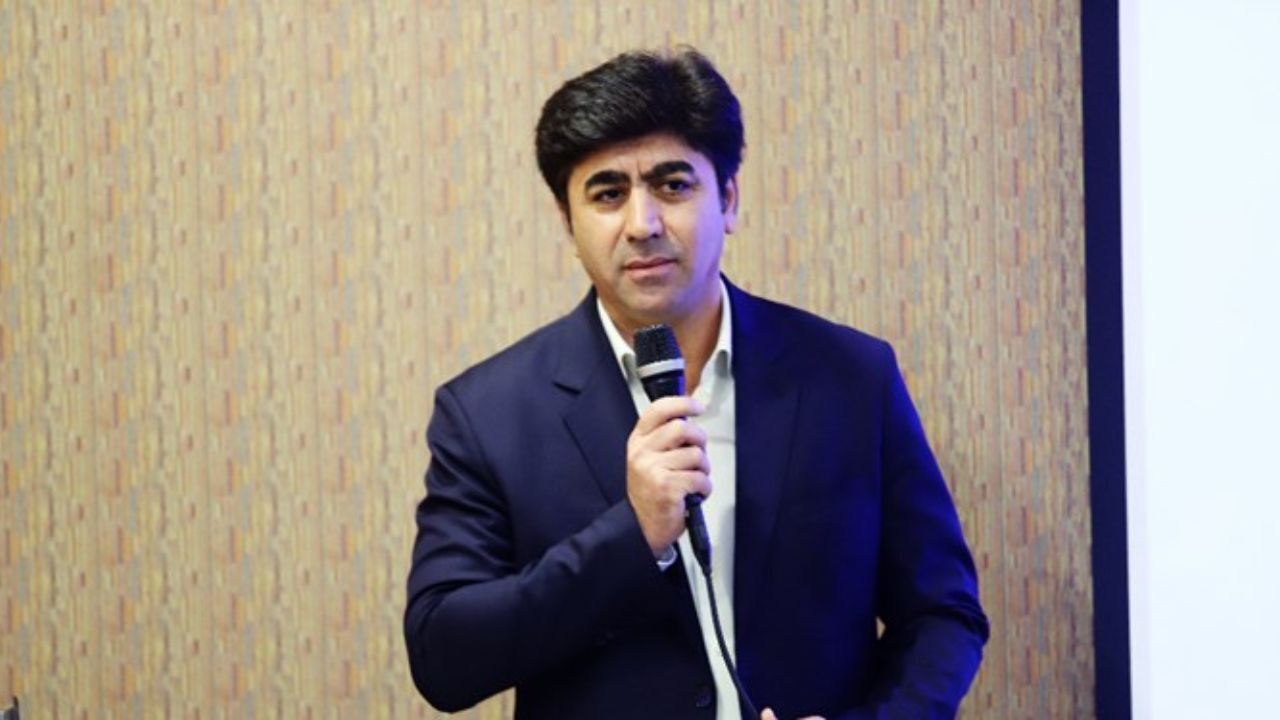 ممبینی باید از کمیته داوران استعفا بدهد