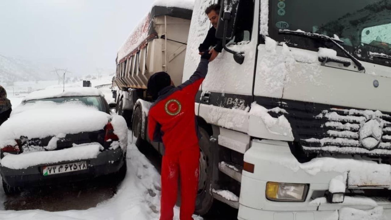 امدادرسانی به بیش از هزار نفر در برف و کولاک لرستان