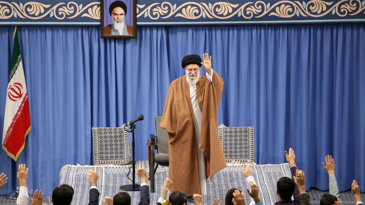 هزاران نفر از مداحان و ذاکران اهل‌بیت با رهبر انقلاب اسلامی دیدار می‌کنند