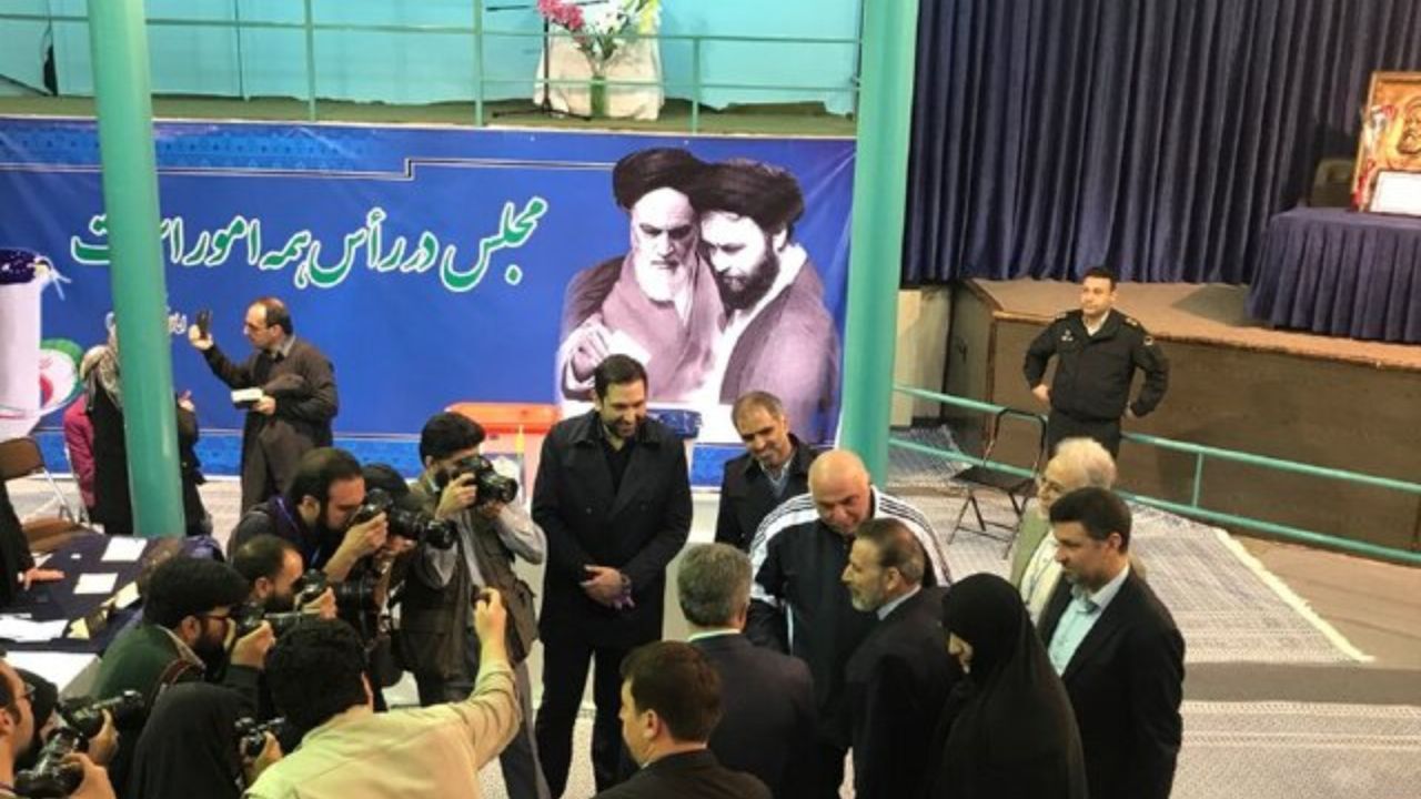 واعظی در حسینیه جماران رای داد