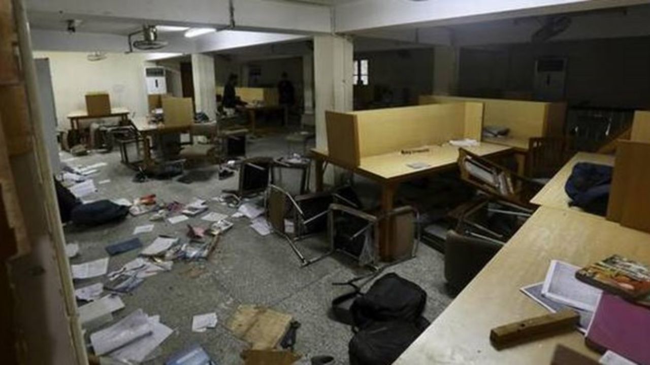 حمله نیروهای امنیتی هند به یک دانشگاه اسلامی در «دهلی» + ویدئو