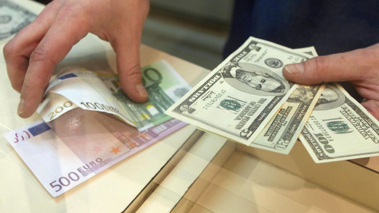دلار 1330 تومان و سکه 745 هزار تومان گران شد