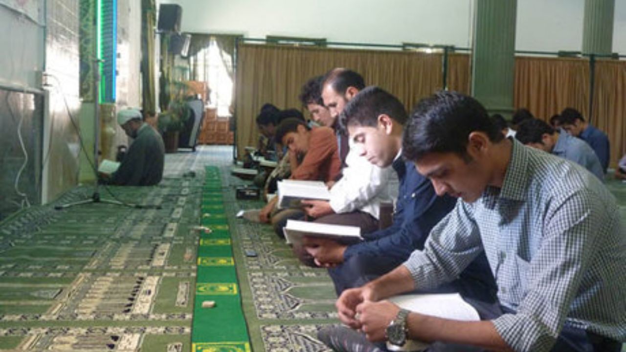 نماز جماعت در اداره‌ها تعطیل شد