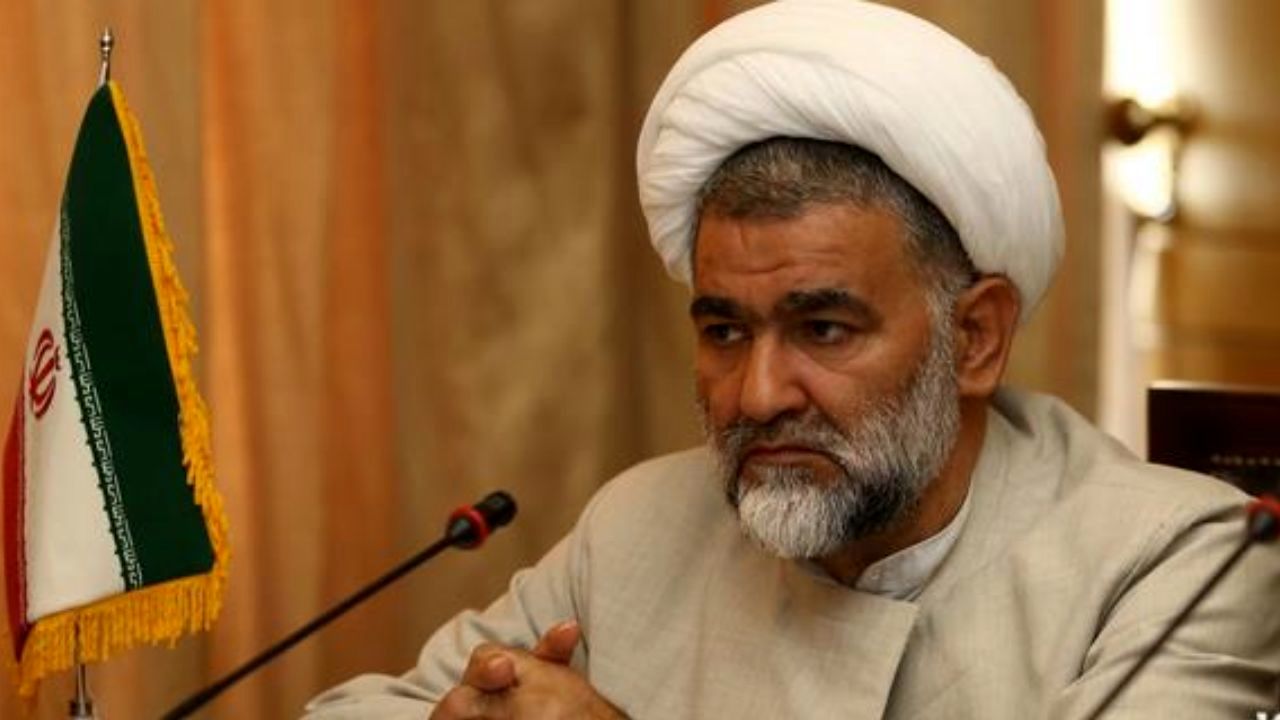 2 ماه تا 2 سال حبس مجازات کسانی که در بقاع متبرکه اقدام غیرمتعارف داشتند