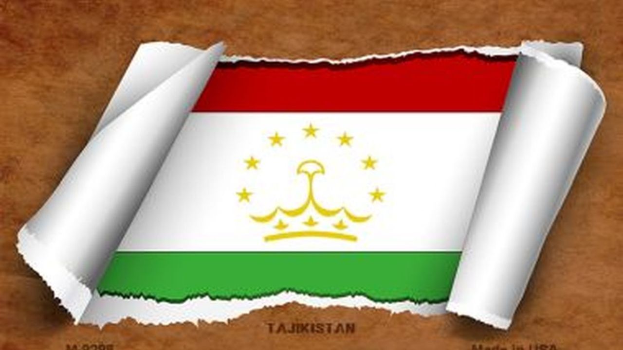 تاجیکستان: برای مهار کرونا در خانه نماز بخوانید + عکس