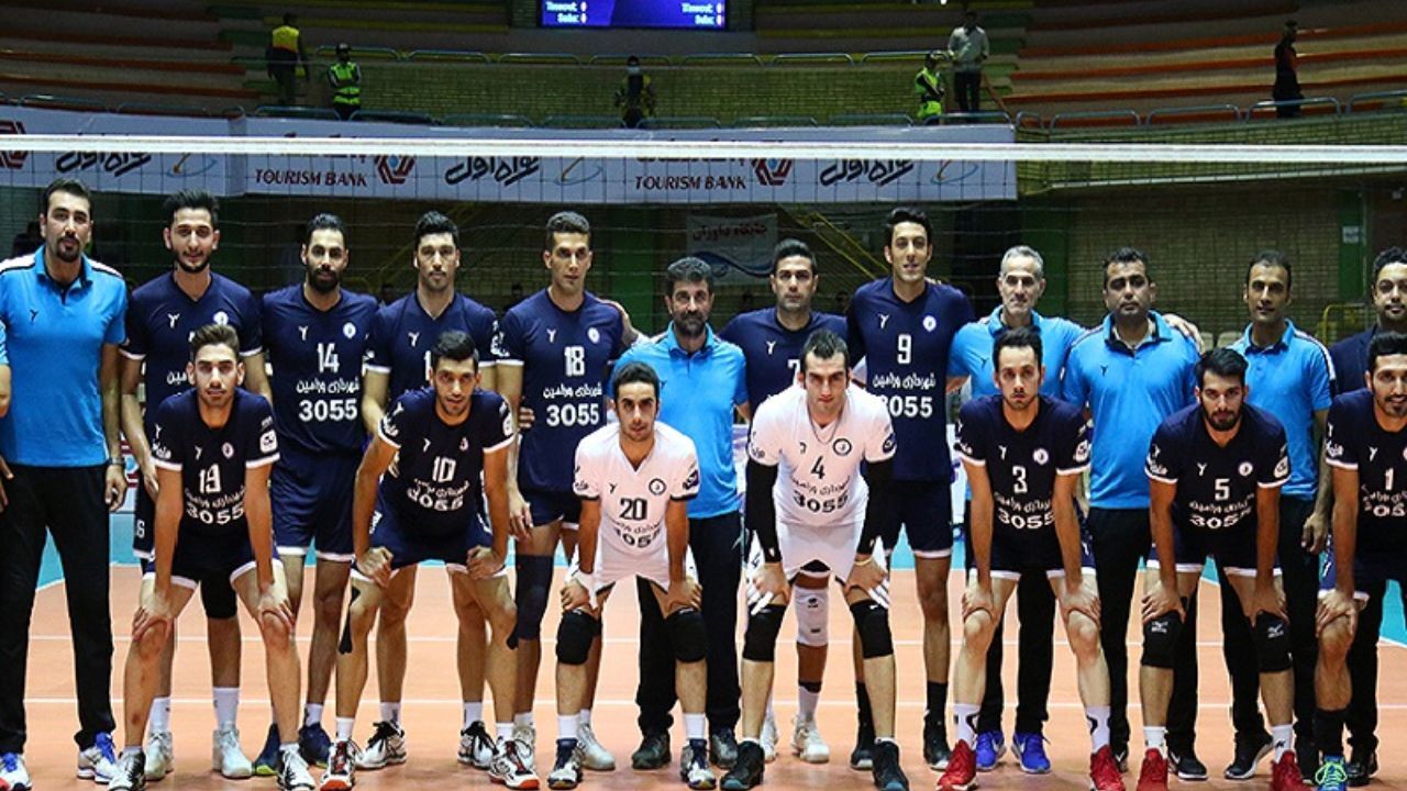 قهرمان والیبال آسیا در ایران پول ندارد