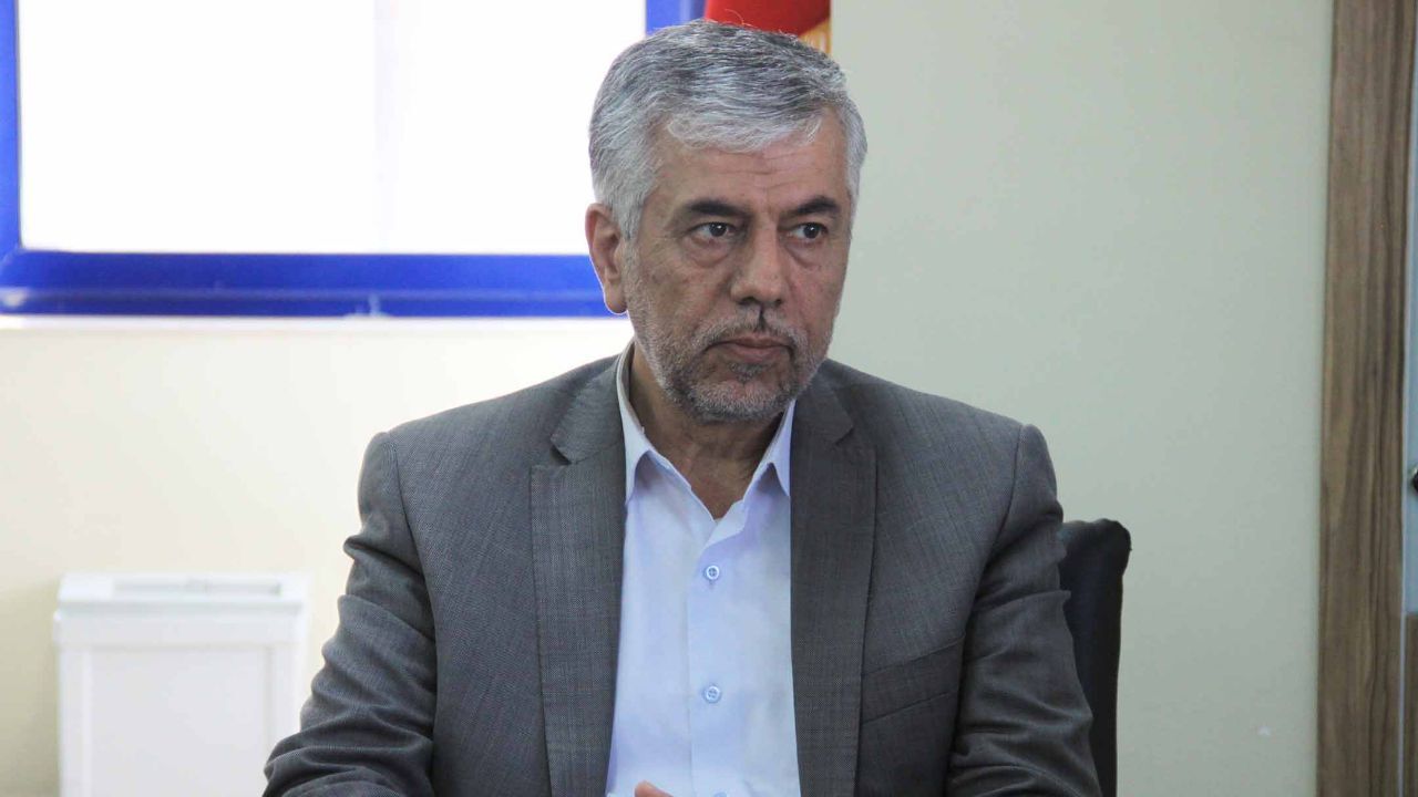 محتکران خائنان به وطن و ملت‌اند و باید مجازات شوند/ خواستار اشد مجازات برای محتکران و گران‌فروشان هستم/ پزشکان و کادر درمان در خط مقدم مبارزه با کرونا هستند/ قدردان کادر درمان هستیم/ کسانی که دست به احتکار ماسک و مواد ضدعفونی‌کننده می‌زنند خائن‌اند/ باید 