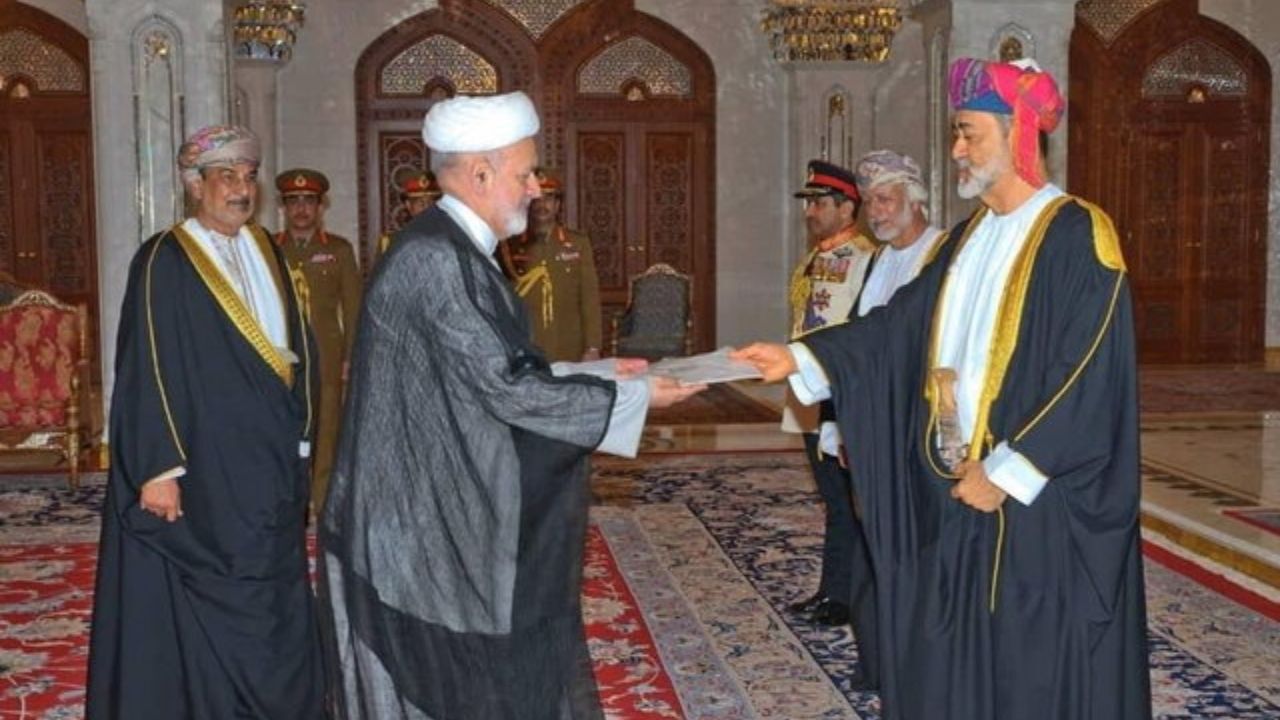 سفیر ایران با پادشاه عمان رایزنی کرد