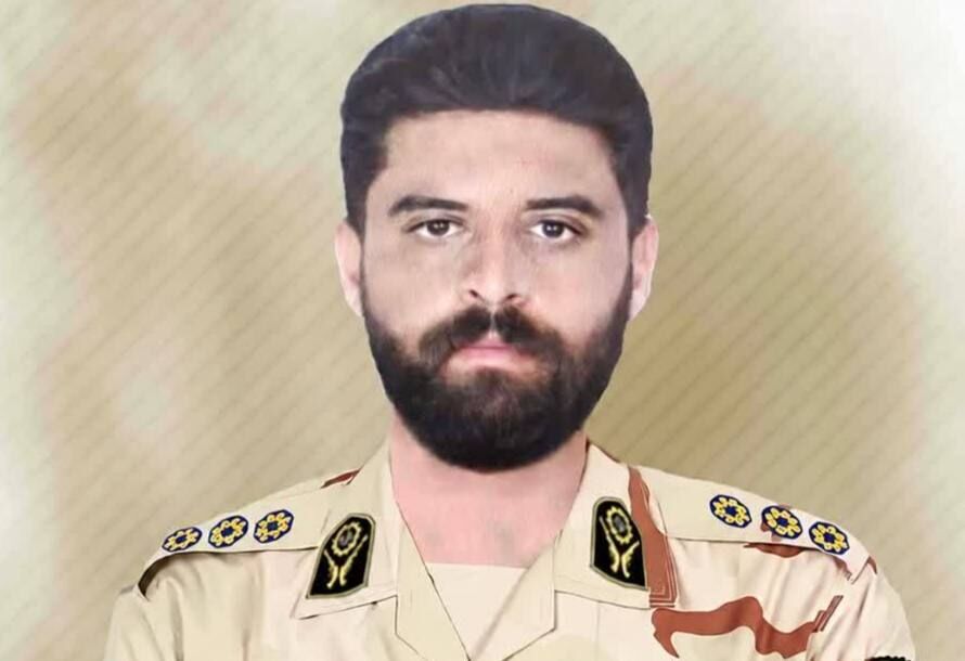 شهادت ستوان‌سوم وحید عنایت در حمله تروریستی زاهدان؛ وداع با شهید دو فرزند خردسال