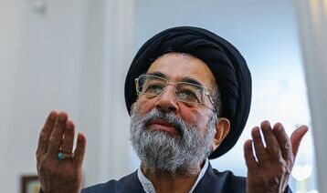 اخراج اساتید یک تکه از پازل خالص‌سازی است؛ جلوی آن گرفته نشود، مثل موریانه ریشه‌های نظام و انقلاب را می‌خورد