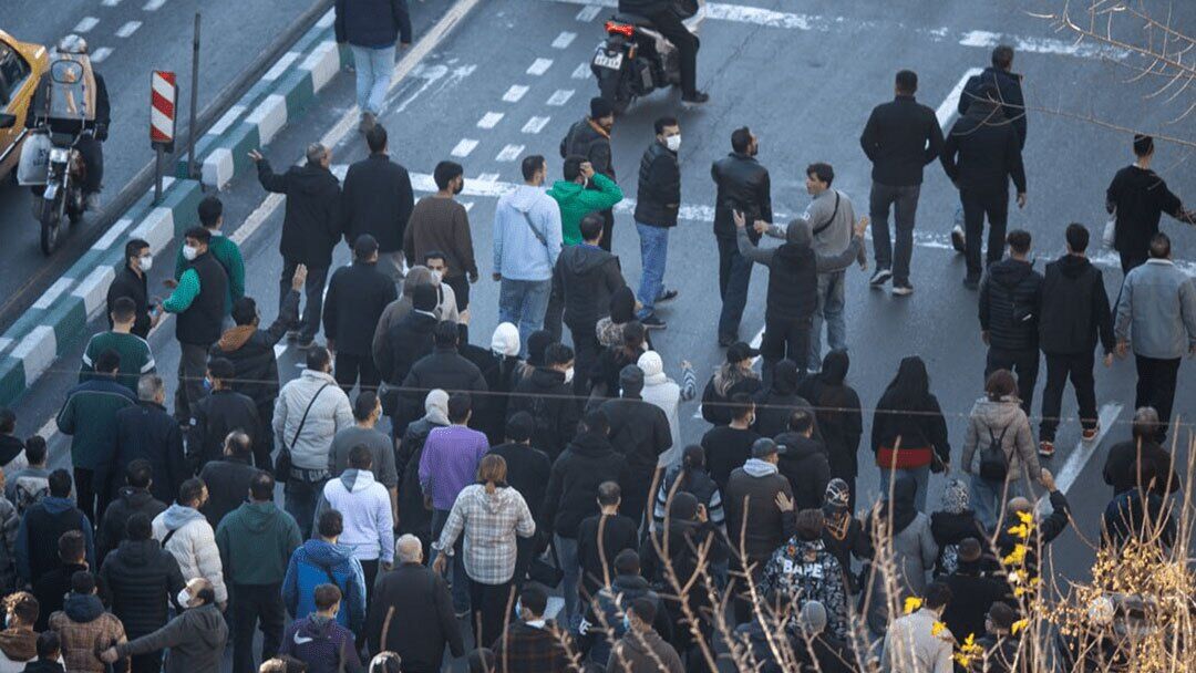 ۴ دلیل خشم جوانان؛ جوانان بیشتر از تورم و فقر از احساس بی‌اثری و شنیده نشدن عصبانی هستند