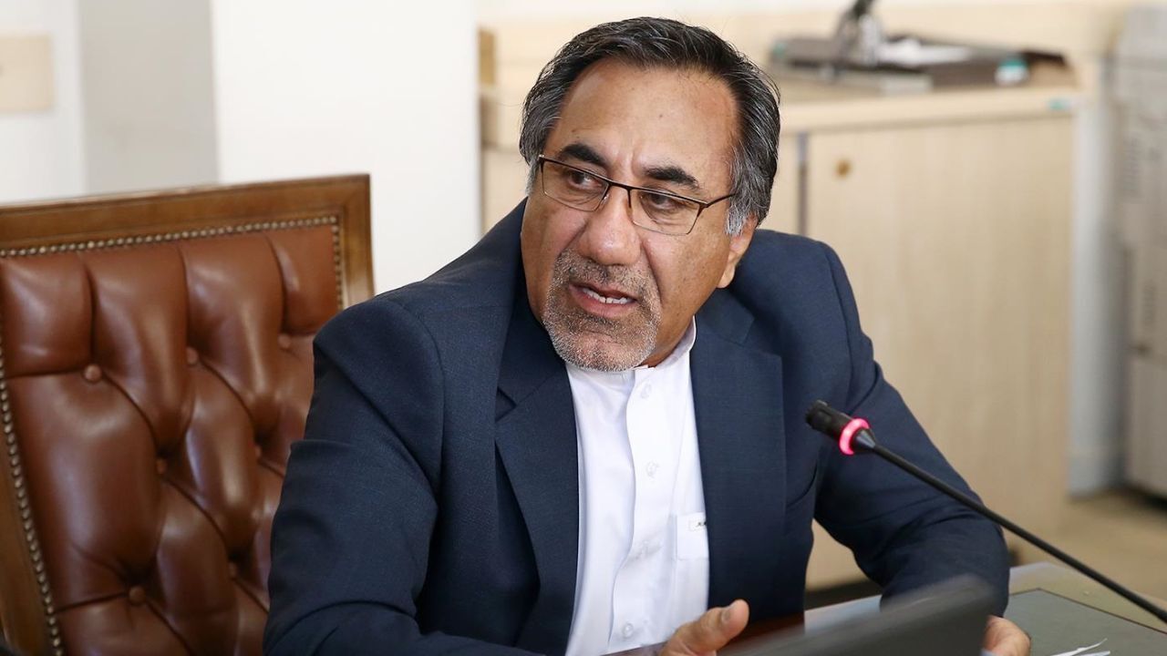با تحقق شعار تولید می توانیم در برابر استکبار جهانی بایستیم