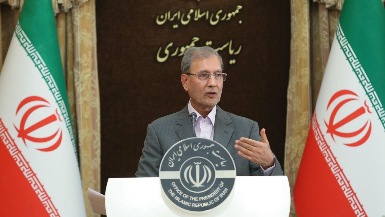 اولویت تصمیماتی که می‌گیریم سلامت مردم است/ هیچ اختلافی بین نظر دولت با وزارت بهداشت نیست/ هنوز هم شعار ما «در خانه بمانید» است/ پیشرفت‌هایی برای آزادسازی پول‌هایمان داشته‌ایم