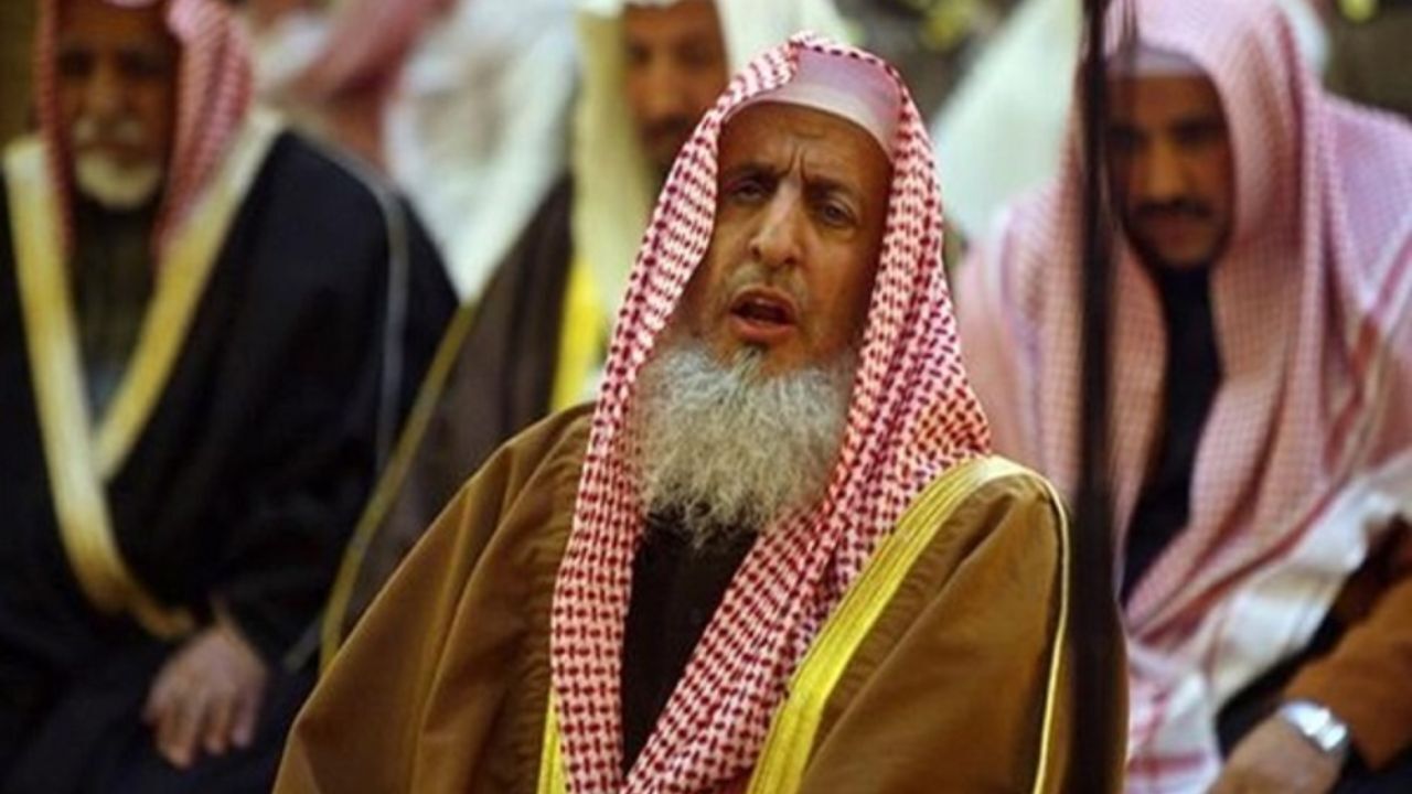 مفتی عربستان فتوای جواز اقامه نماز تراویح و عید فطر در خانه را صادر کرد