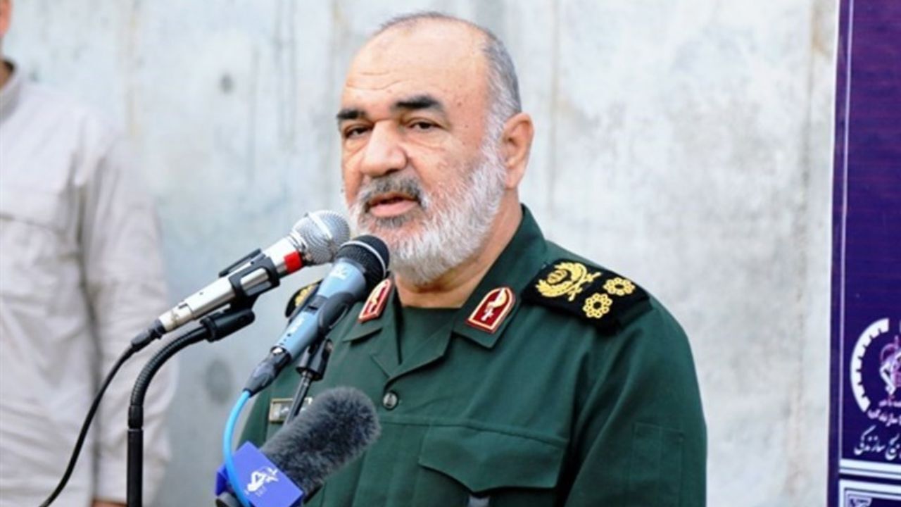 دستور داده ایم اگر شناور نیروهای تروریست آمریکا بخواهد ما را تهدید کند آن شناور را هدف قرار دهند