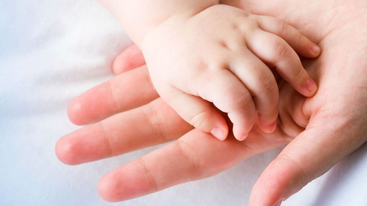 خرید نوزاد| قیمت بچه رو به گرونیه، یک‌جا واریز کن، بچه رو میذارم توی بغلت!