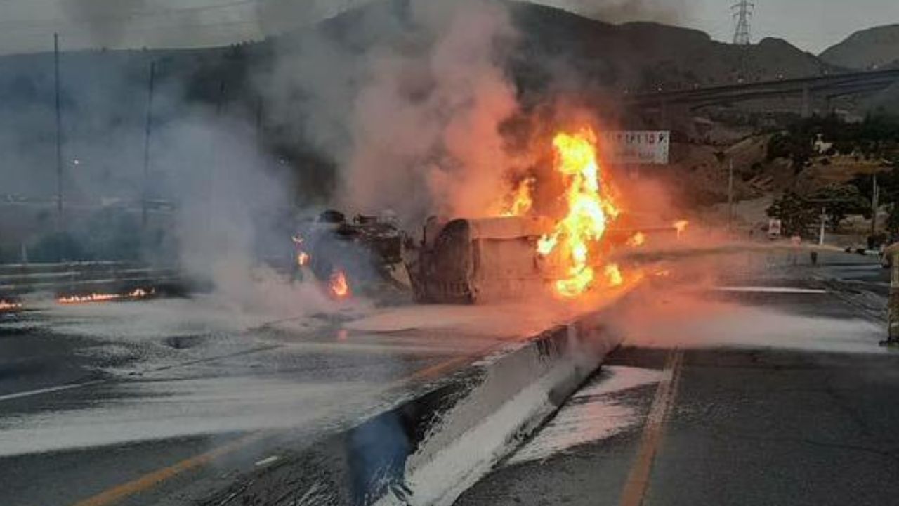حادثه واژگونی تانکر حامل سوخت در جاده دماوند + ویدئو