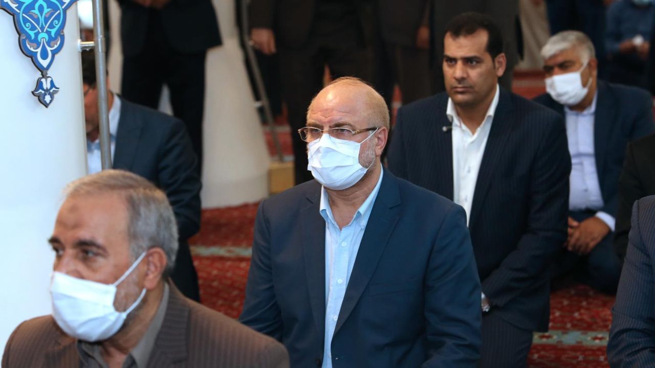 مجلسی‌ها نماز آیات خواندند آن هم بدون رعایت فاصله اجتماعی + عکس