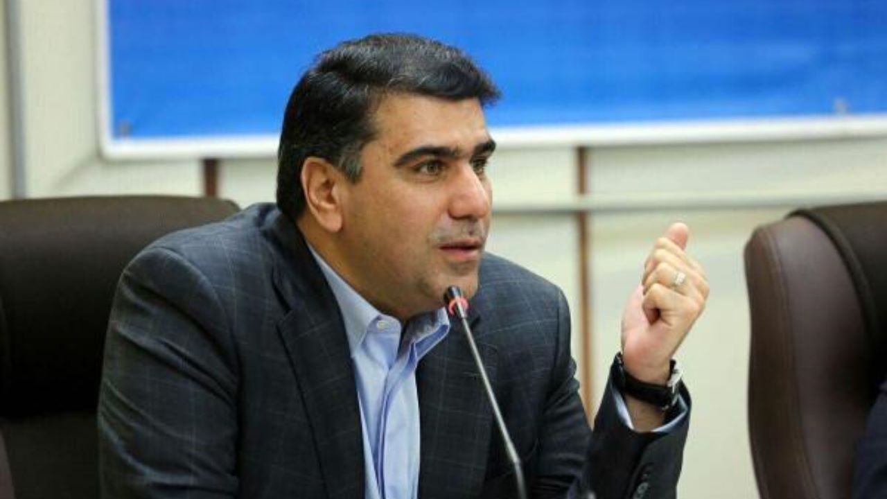 نمی‌شود فقط در دشواری‌های ایستادگی بعضی‌ها غایب باشند