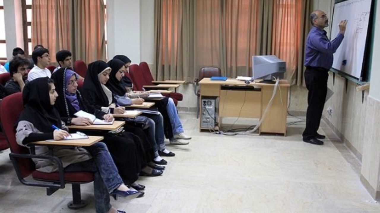 آبان ماه، زمان ورود دانشجویان به دانشگاه