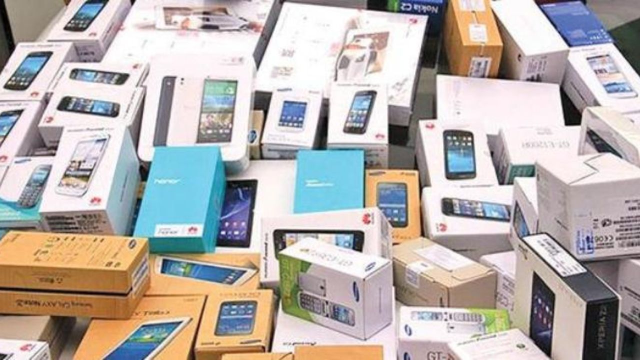 چرا واردات موبایل بالای 300 یورو ممنوع شد؟ / گوشی مسافری هم وارداتش ممنوع شد