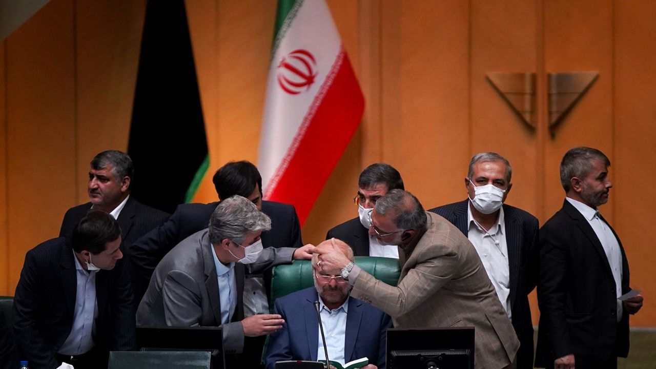 قدرت معترضان اعتبارنامه تاجگردون بیشتر بود/ اعتبارنامه نماینده گچساران با 128 رای منفی رد شد
