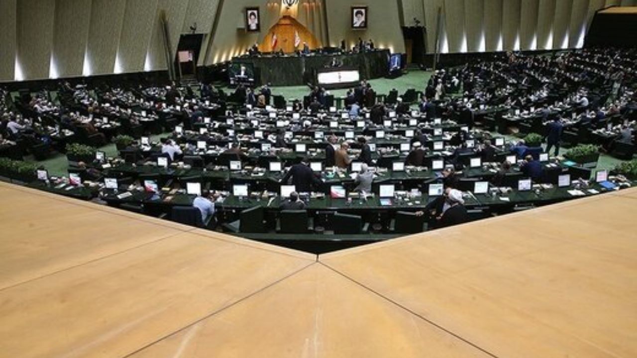 نمایندگان مجلس باز هم عقب‌نشینی کردند/ بعد از استیضاح نوبت به عقب‌نشینی از طرح سؤال رسید؟