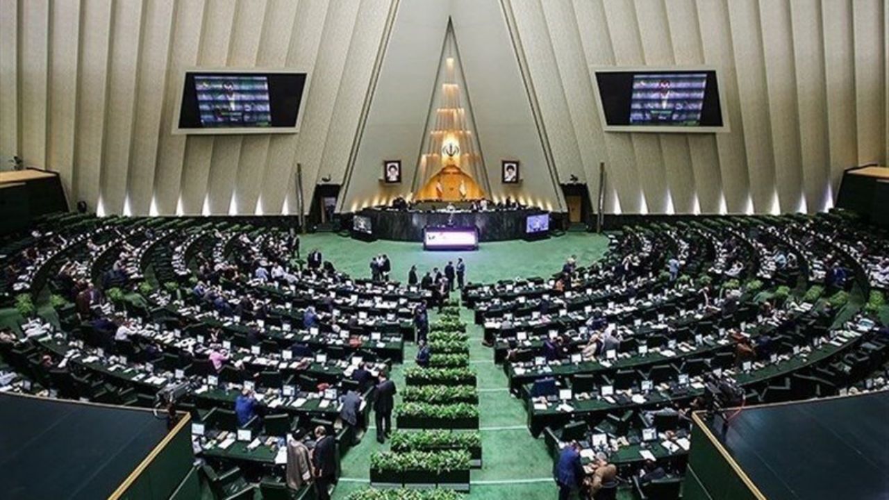 صحبت حضرت آقا به معنای تعطیل کردن کارکردهای مجلس نبود