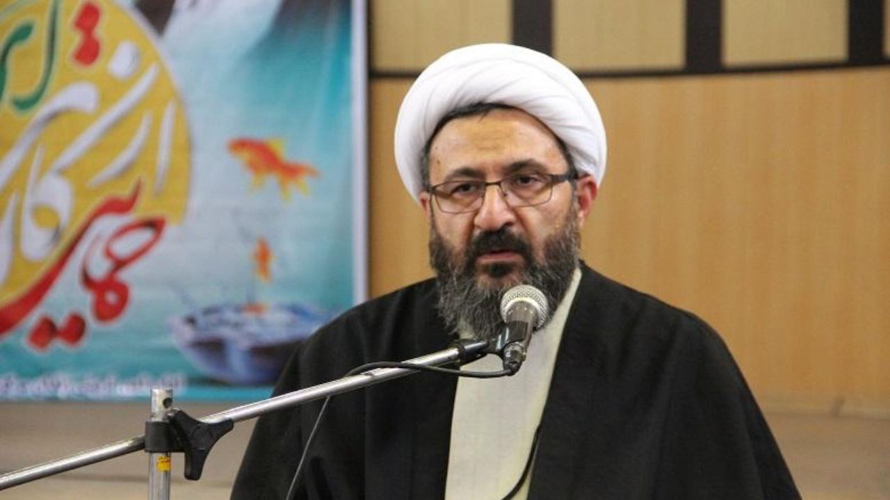 برخی از داخل به جریان تحریف گِرا می‌دهند