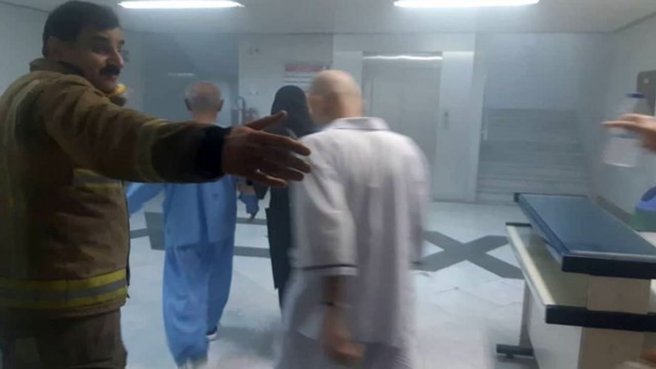نجات 20 بیمار بیمارستان سخایی از آتش و دود