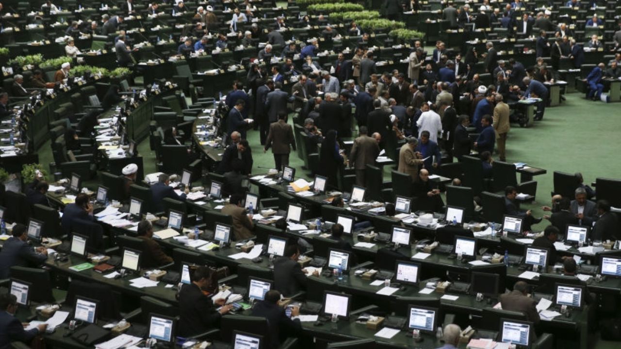 مصوبات شورای عالی سران قوا باید در مجلس به تصویب برسد / طرح گشایش اقتصادی دولت باید در قوه مقننه بررسی شود