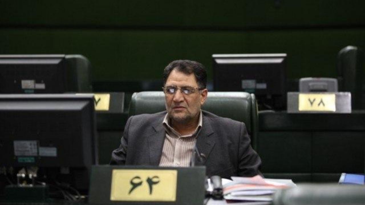 همکاری با دولت باعث کوتاهیِ در انجام امور نمایندگی نمی‌شود