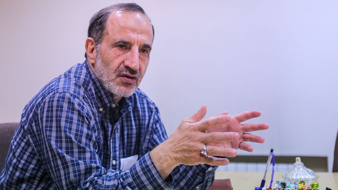 دولت‌ها تنها در خام‌فروشی نفت رکورد یکدیگر را شکستند / چهار دولت اخیر به لحاظ کارکردهای اقتصادی خیلی به هم شبیه بوده‌اند