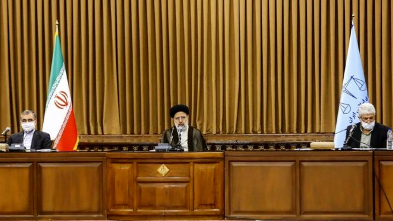 دادگاه‌های ویژه اقتصادی را به قانون تبدیل می‌کنیم تا مفسدان مجال پیدا نکنند / ایجاد امید با حرف و سخن نمی‌شود و نیازمند انجام وظیفه هر شخص مسئولی است / برخیی سال‌ها در نظام مسئولیت داشتند و حالا به خود ژست منتقد گرفته‌اند