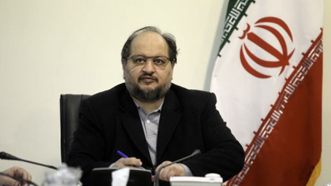 سوال از وزیر کار جلسه مجلس را غیرعلنی کرد / رازهای نهفته عدم اجرای افزایش حقوق مستمری‌ بگیران چیست؟